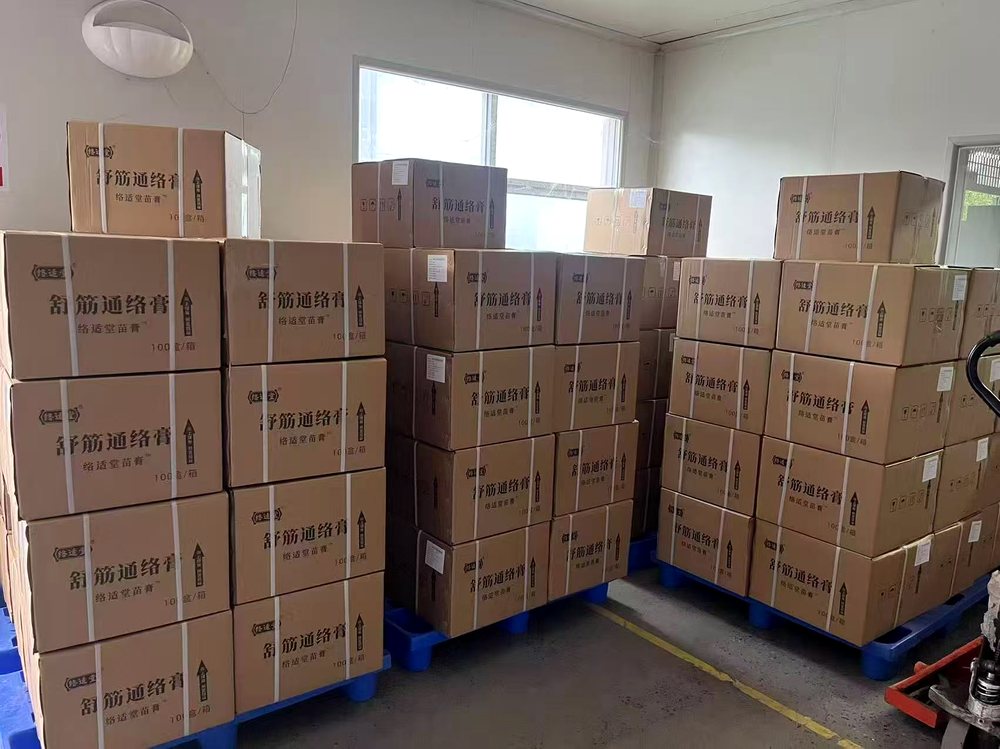 成品仓库整箱待发实拍
